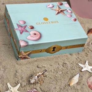 GLOSSYBOX LIMITED EDITION BEAUTY TREASURES THEMED BEAUTY KEEPSAKE BOX